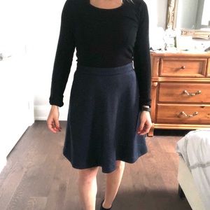 Banana Republic size 0 navy blue skirt never worn tags on